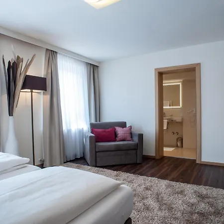 朗姆好酒店 4* 昂姆