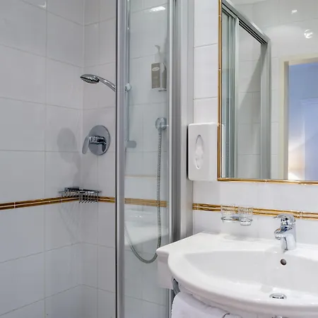 朗姆好酒店 4* 昂姆