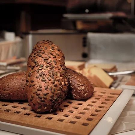 朗姆好酒店 4* 昂姆